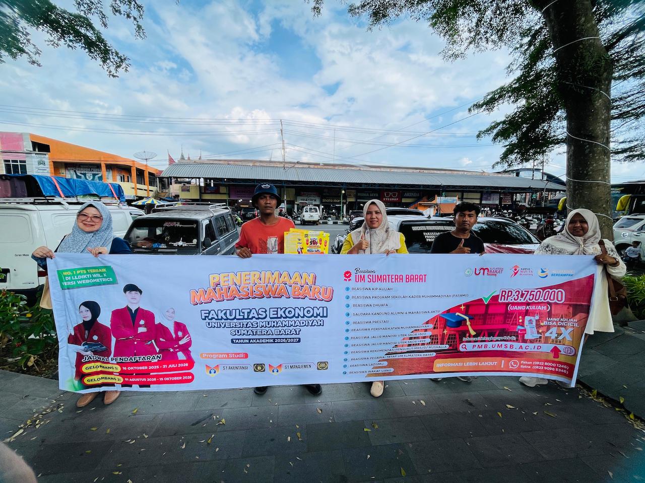 Fakultas Ekonomi Laksanakan Promosi Penerimaan Mahasiswa Baru di Pasar Kota Payakumbuh